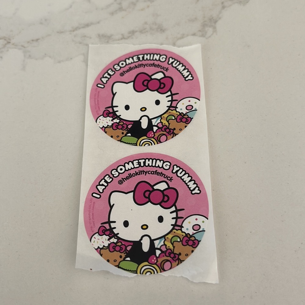 Hello Kitty Cafe Bundle - Picture 3 of 12